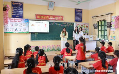 Đoàn tình nguyện viên tổ chức KCCC tổ chức hoạt động trải nghiệm cho học sinh trường tiểu học Đại Đồng